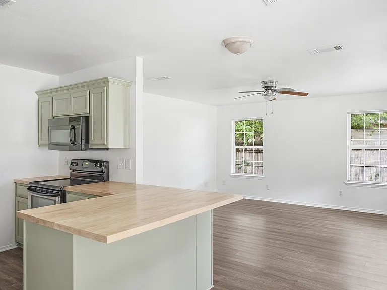 604 S Maxey St — Photo 8