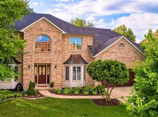 858 Clarendon Ln, Aurora, IL