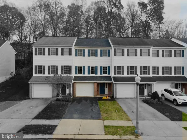 421 Crosswinds Dr, Lititz, PA 17543