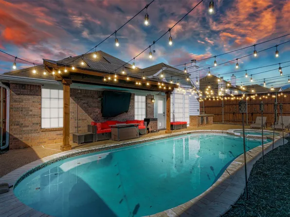 2008 Oak Hollow Dr, Bedford, TX 76021