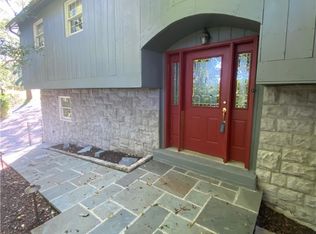 902 Alpine Blvd, Pittsburgh, PA 15221