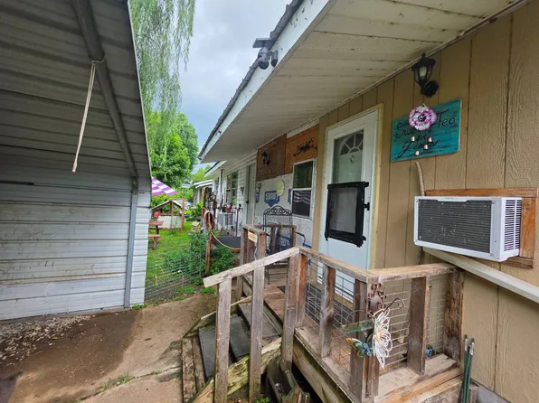 69 3rd St, Biggers, AR 72413