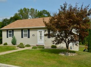 303 Martino Ave, Roseto, PA 18013