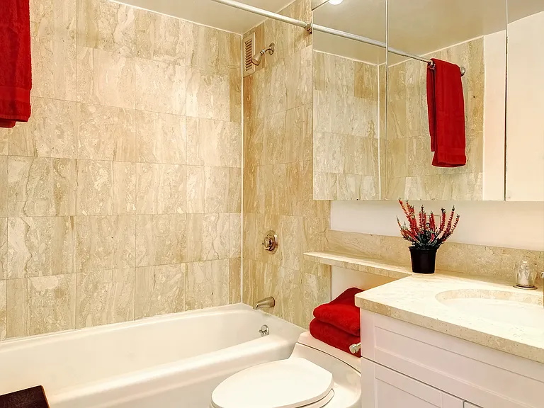 1 Irving Pl #V8B — Photo 2