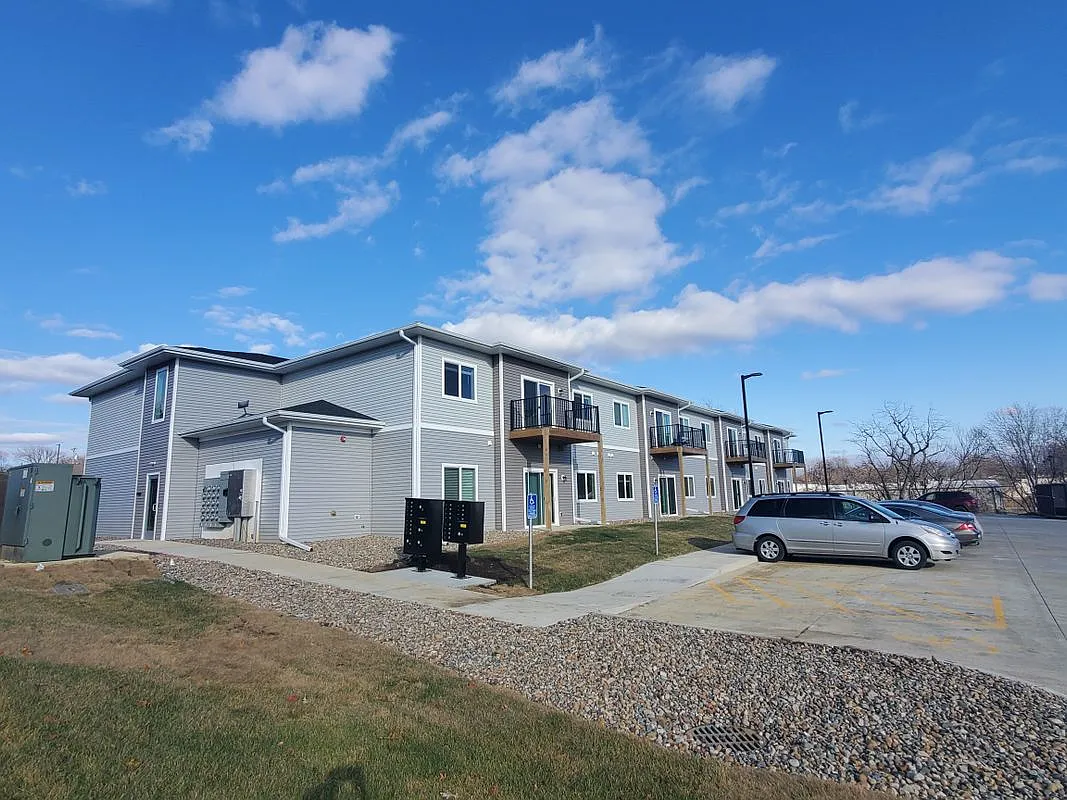 2 bed, 2.0 bath, 991 sqft, $1,387 — Photo 2