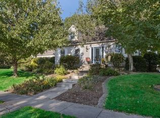 832 Spencer Dr, Iowa City, IA 52246