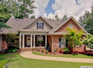 40 Oak Ridge Ct, Union Grove, AL 35175