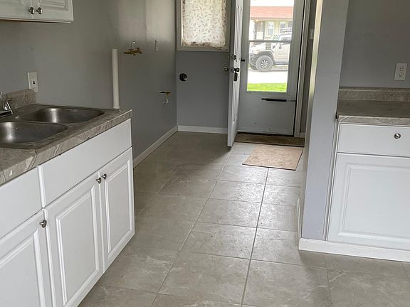 4th image of 32617 Montcalm St