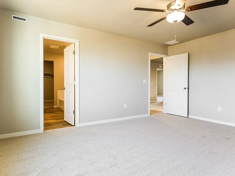 2221 Christina St — Photo 10