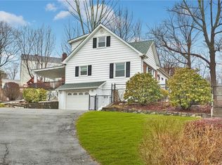 2 Clovebrook Rd, Valhalla, NY 10595