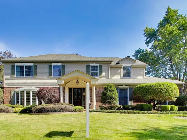 1310 W Hampton Pl, Palatine, IL 60067