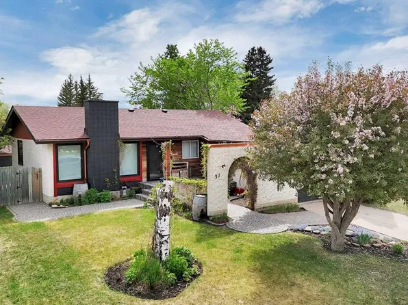 31 W Macfarlane Ave, Red Deer, AB T4N 5S9