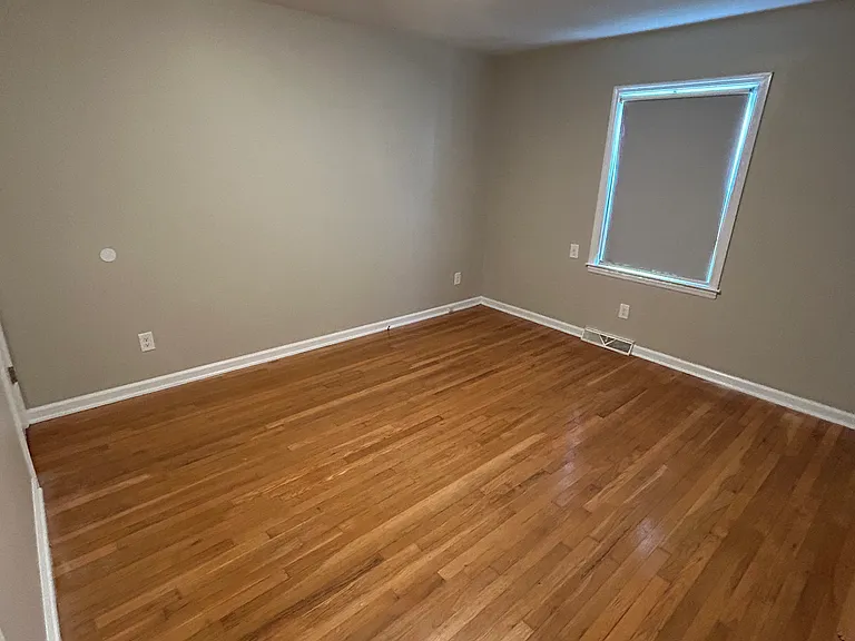 300 Hickory Hill Dr — Photo 11
