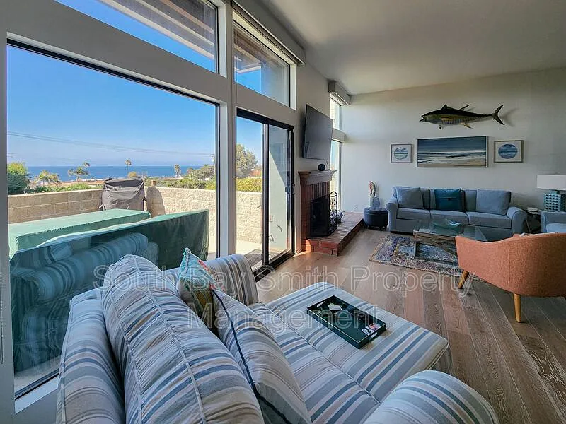 3 bed, 2.5 bath, 1600 sqft, $7,250 — Photo 2