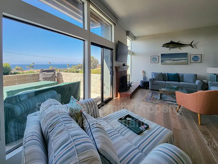 420 Palos Verdes Blvd — Photo 2