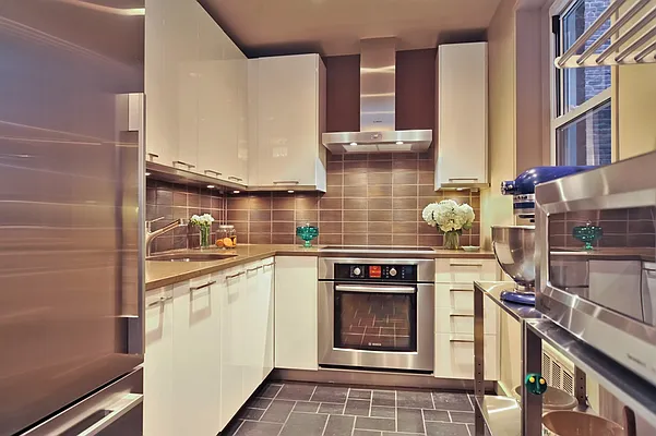 Sold by Corcoran | media 25