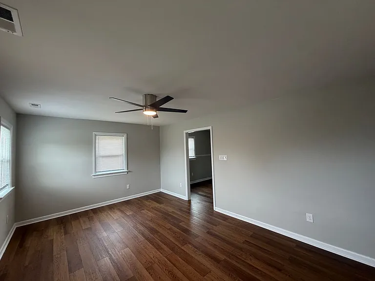 2100 Wright Ave — Photo 14