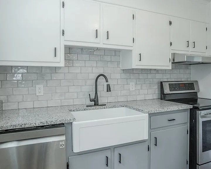 1364 Meadowood Dr — Photo 6