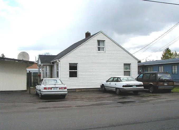 16 SE 1st St