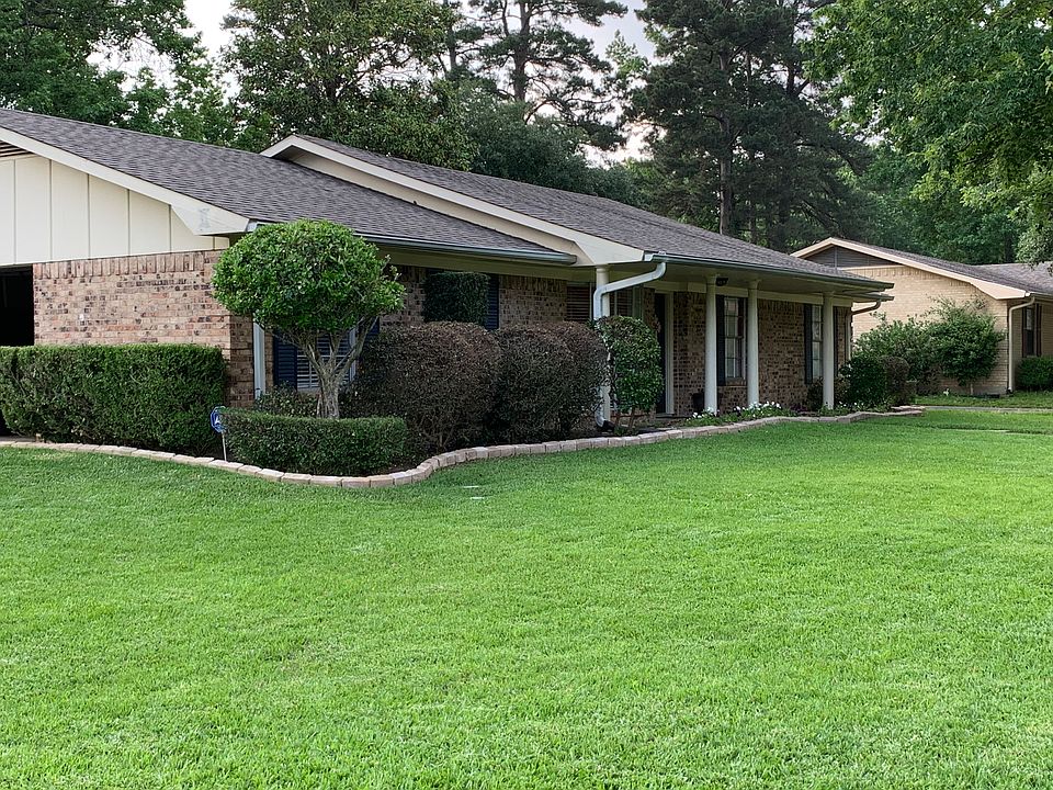 1st image of 407 Country Club Dr