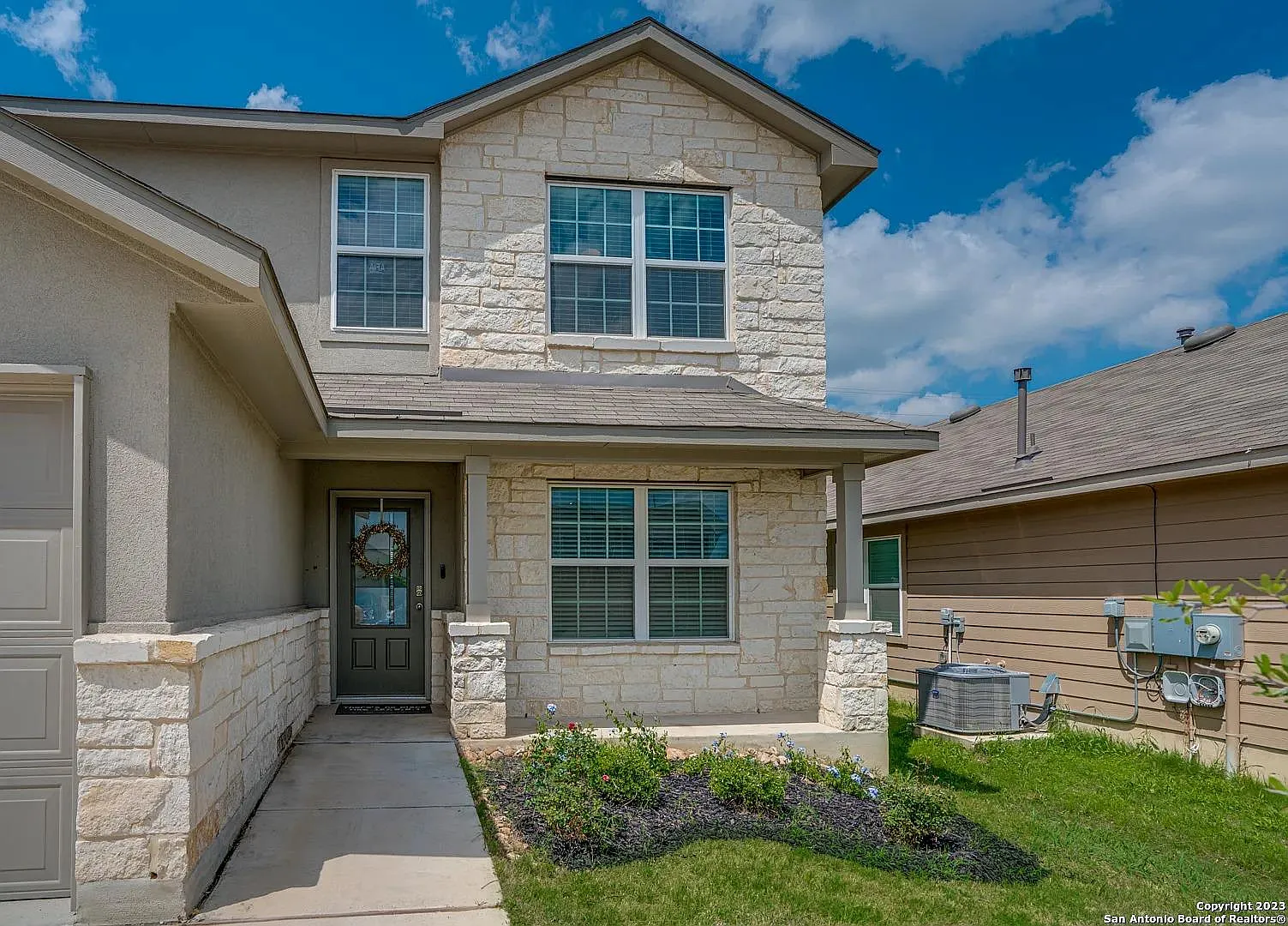 5 bed, 3.5 bath, 2680 sqft, $2,495 — Photo 2