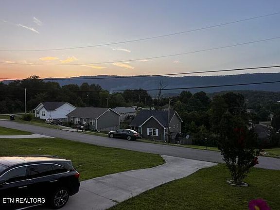 5th image of 164 Sandy Cir