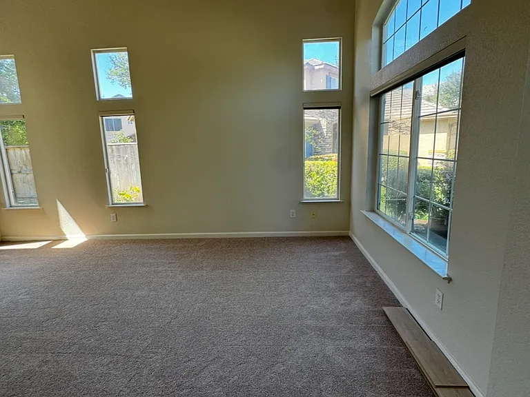 5323 Sage Ct — Photo 4