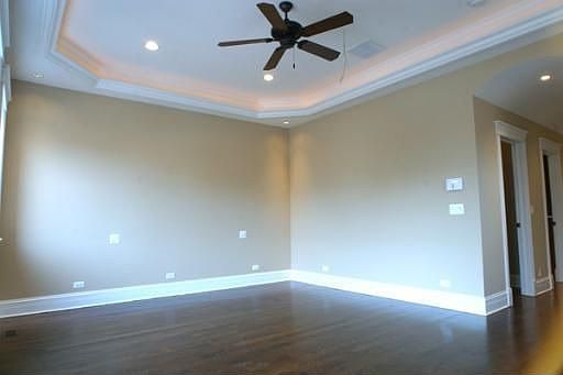 4th image of 1038 W Oakdale Ave