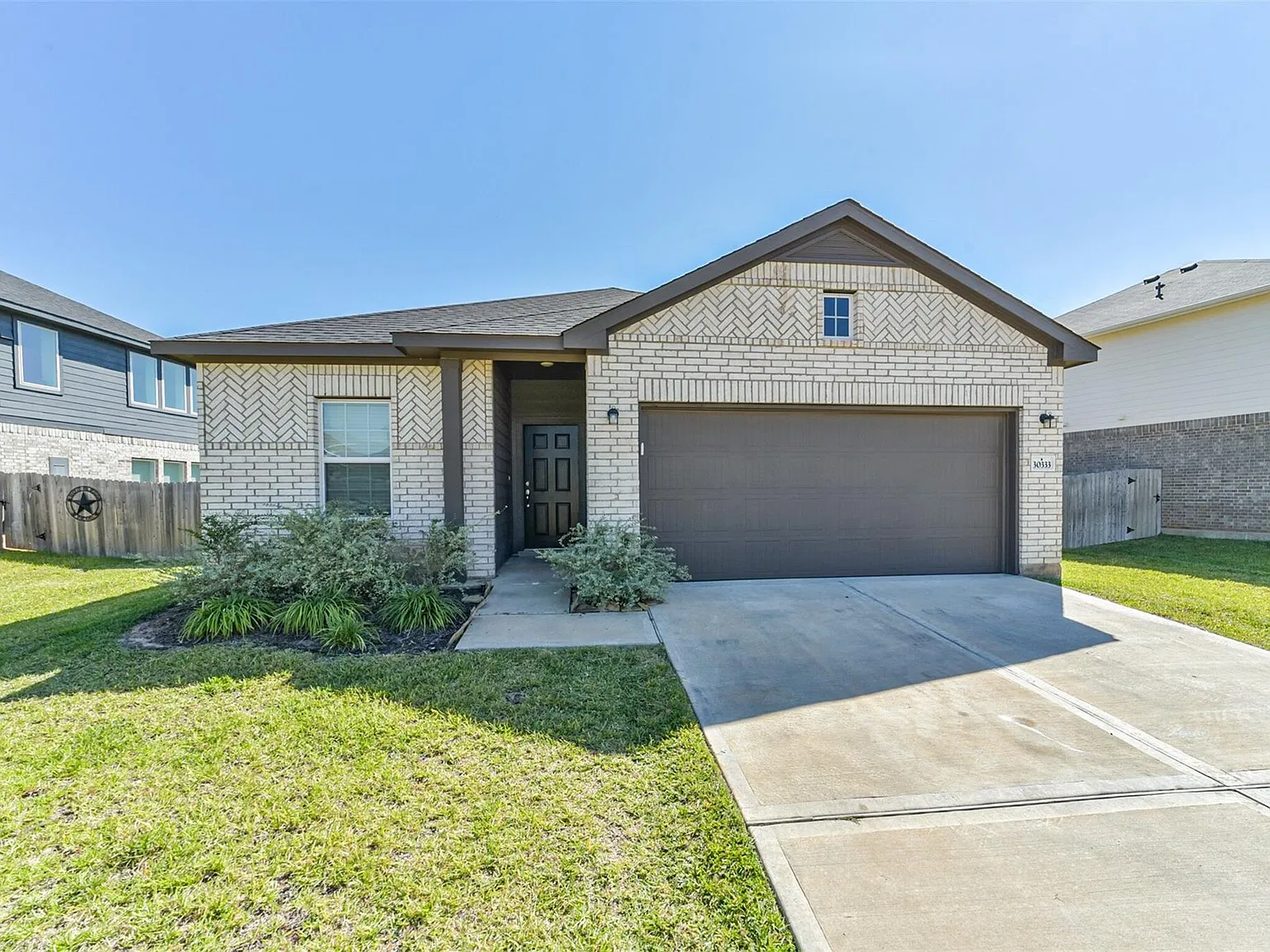 3 bed, 2.0 bath, 1989 sqft, $2,000 — Photo 3