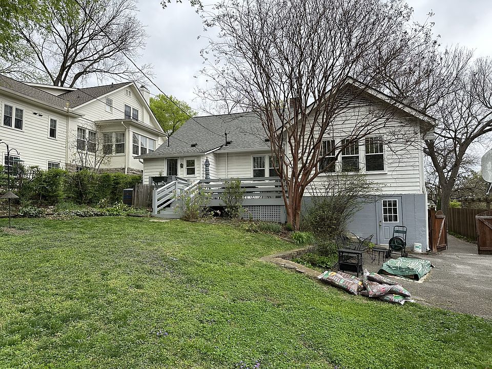 2nd image of 1703 Cedar Ln