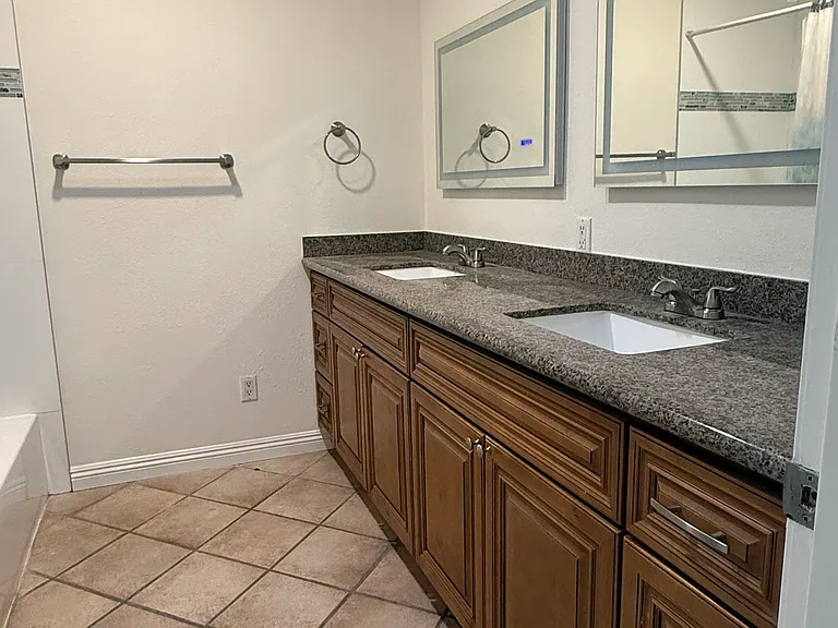 1181 W Phillips Blvd #B — Photo 4