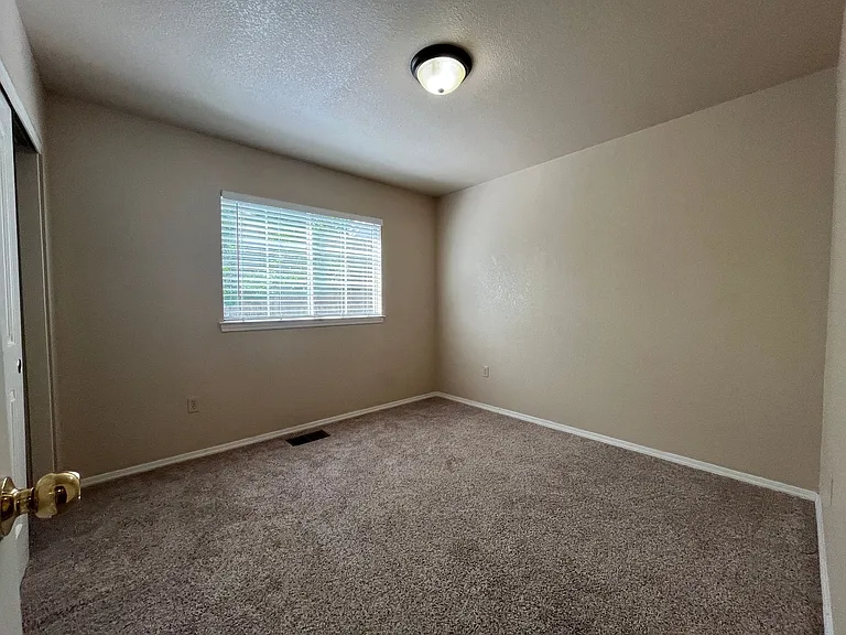 1905 Kinvarra Way — Photo 23