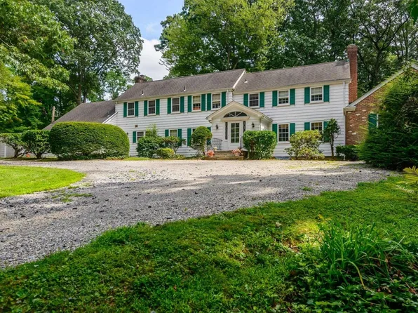 38 Horse Hollow Court, Locust Valley, NY 11560