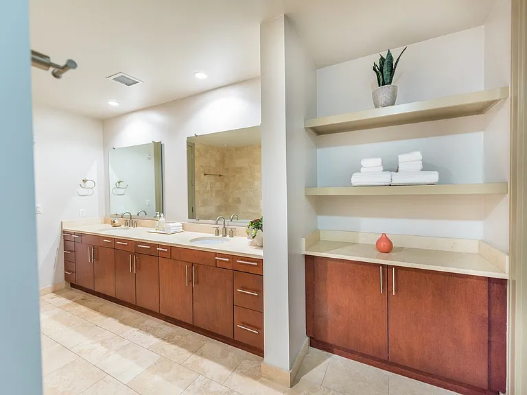 Wilshire Victoria Westwood Apartments — Photo 53