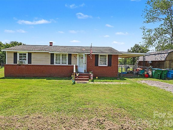 2nd image of 907 Lakeview Dr