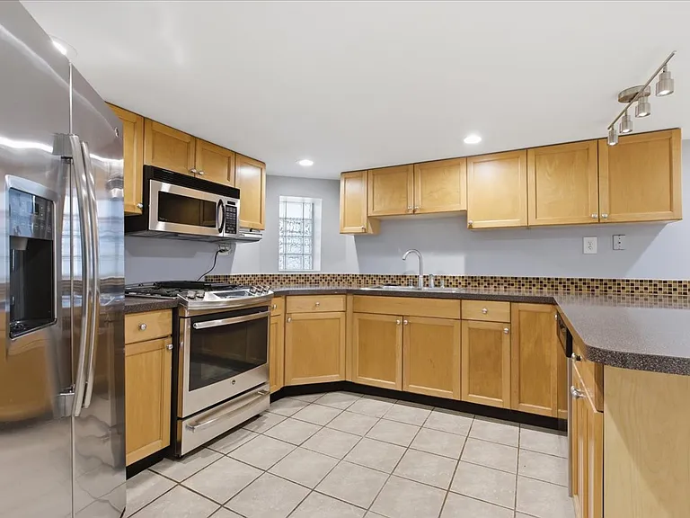 2117 N Humboldt Blvd #G — Photo 2