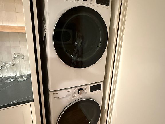4th image of 2122 Hancock Dr APT 207