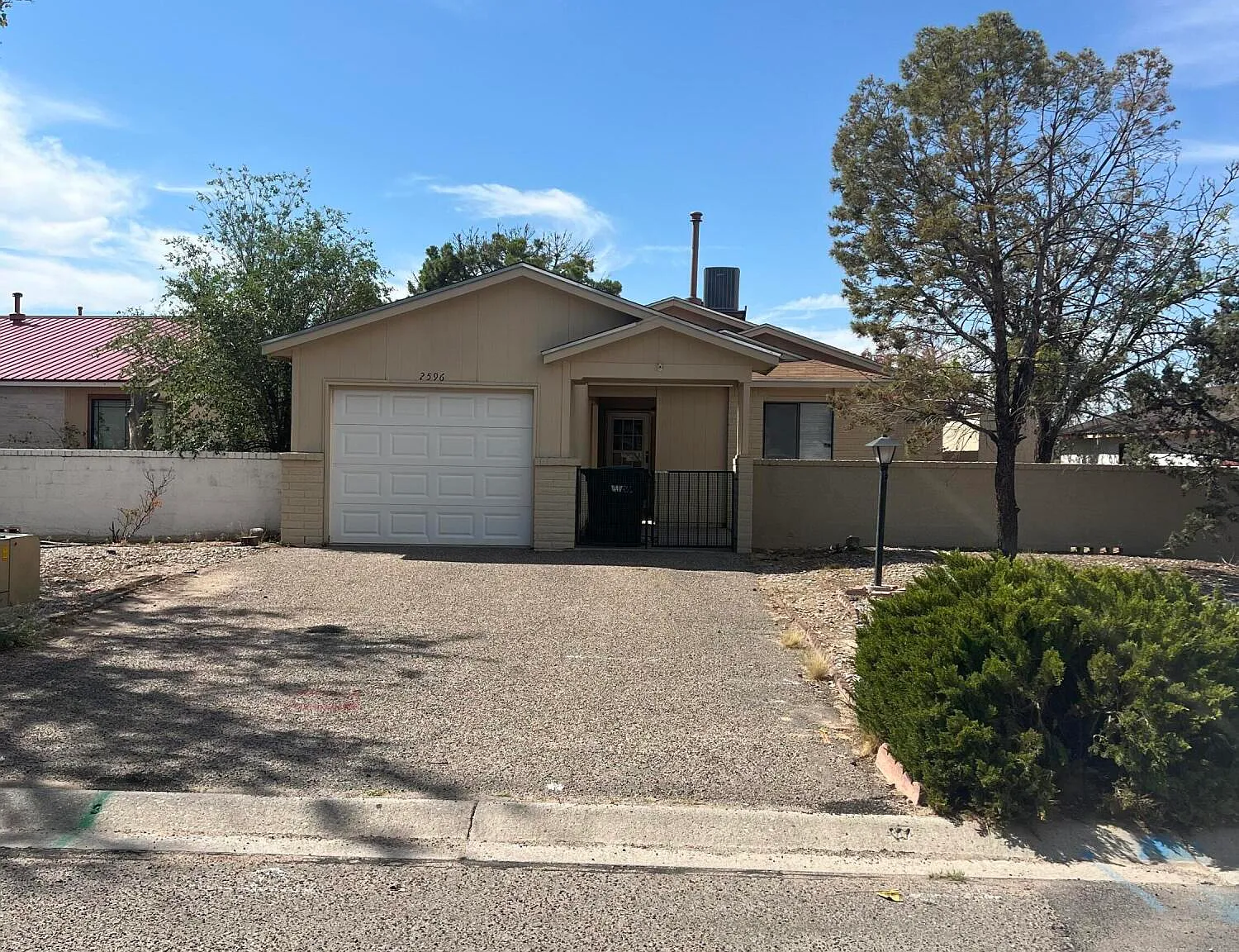 2 bed, 2.0 bath, 970 sqft, $1,750 — Photo 2