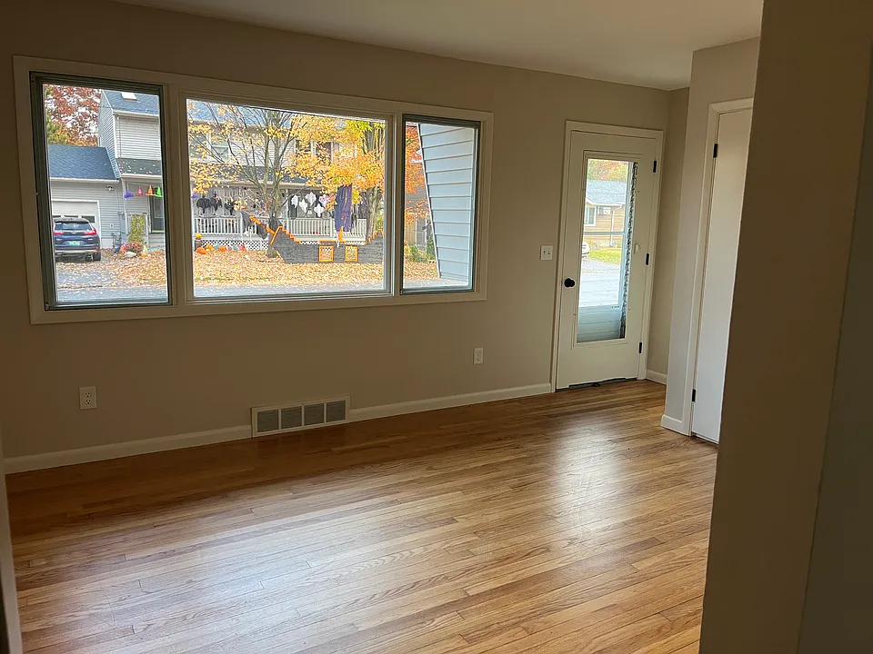 9 Duval St #9