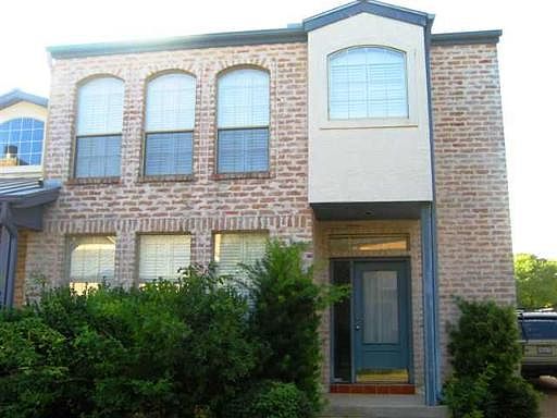 1st image of 156 OAKWELL FARMS PKWY #156