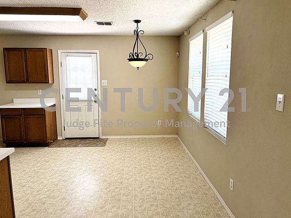 3rd image of 16556 Jasmine Springs Dr