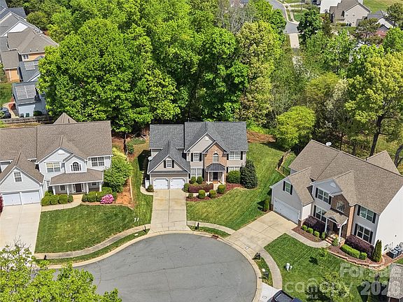 3rd image of 8606 Driscoll Ct