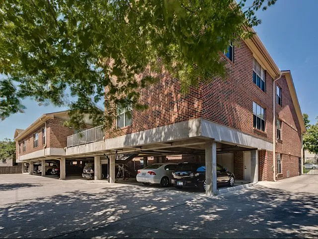McFarlin Place Apartments — Photo 17