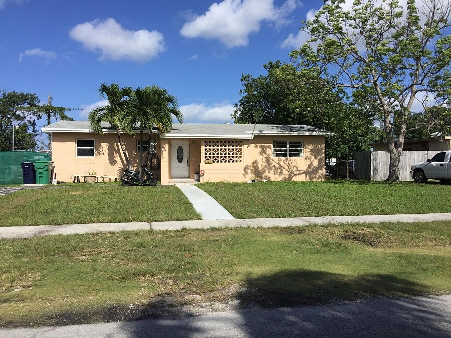 1st image of 10121 Martinique Dr