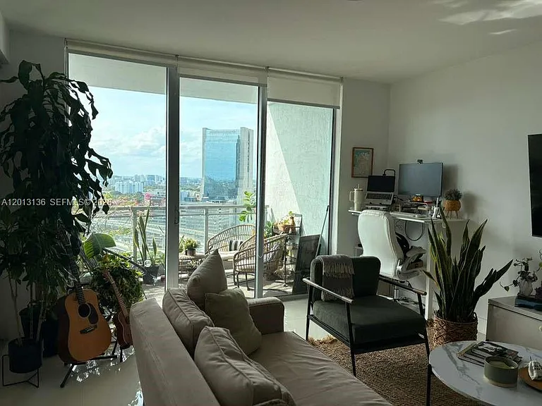 90 SW 3rd St #2106 — Photo 6