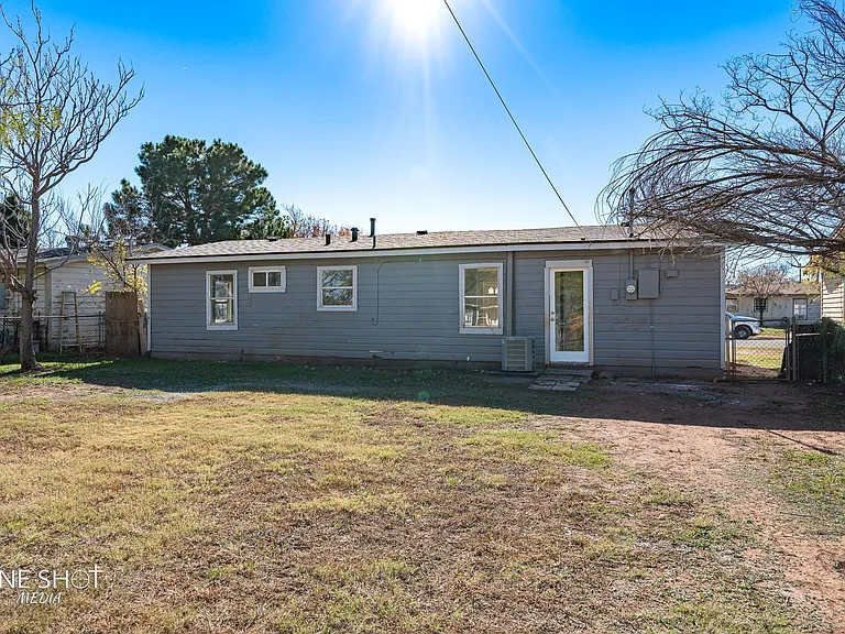 5226 Questa Dr — Photo 35