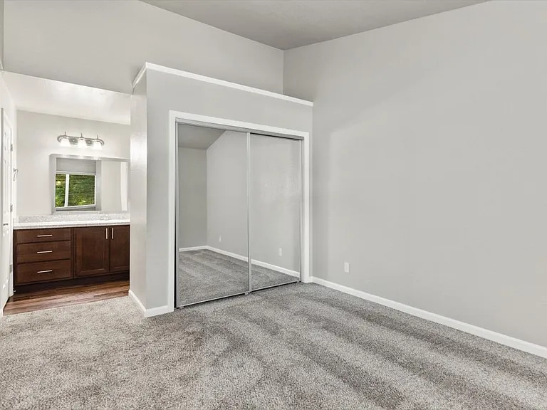Heather Downs Apartments — Photo 40