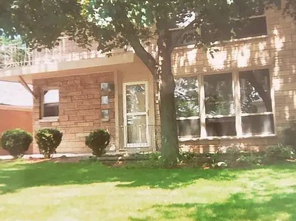 11608 W Cherry St, Wauwatosa, WI 53226