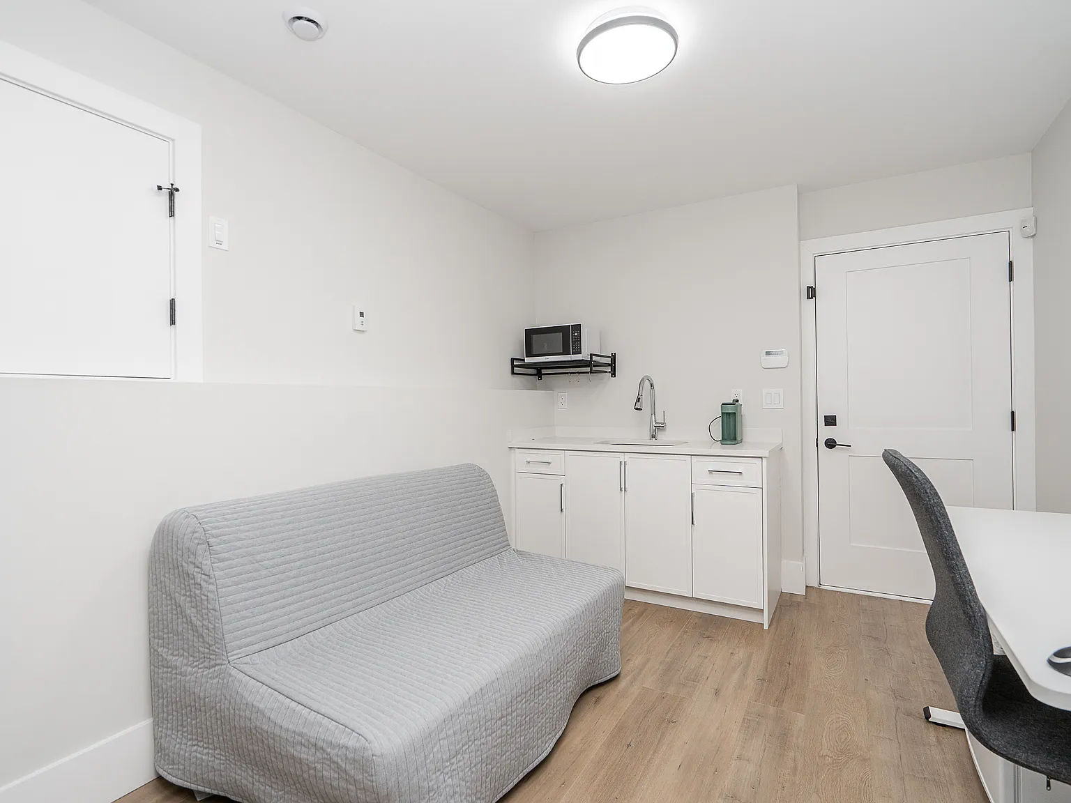Studio, 300 sqft, $1,350 — Photo 4