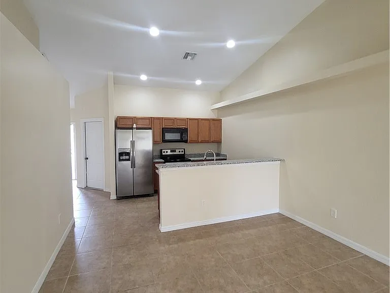 1916 SW 15th Pl — Photo 6